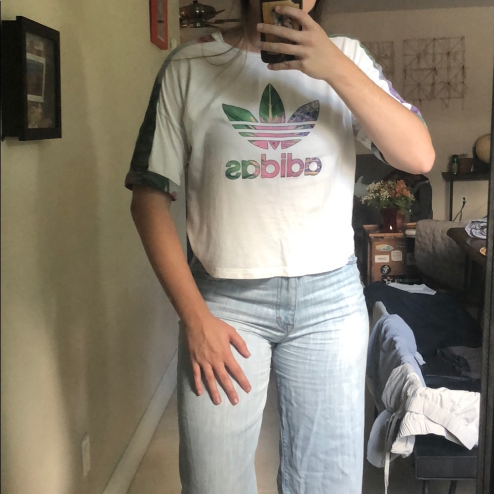 Cropped adidas top